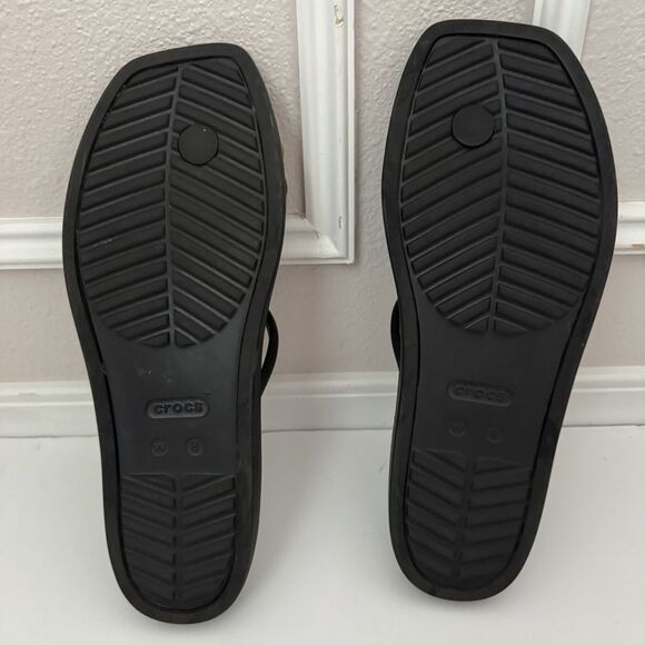 Crocs Miami Metallic Toe Loop Sandal Black Gold Flat Sandal Womens Size 8 210042 - Picture 6 of 7